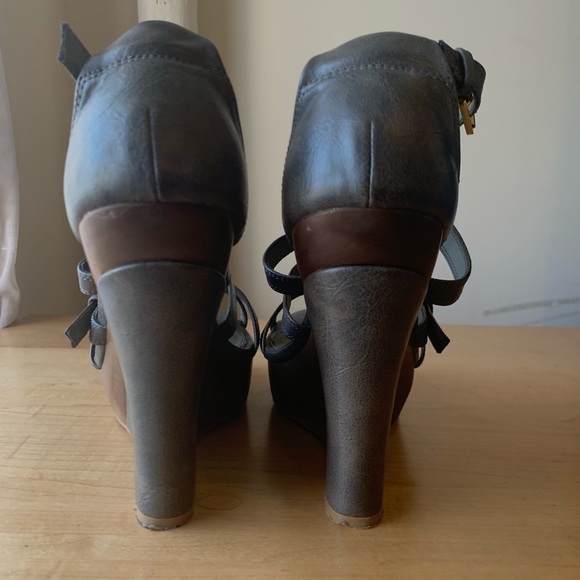 Grey ALDO buckled Wedges with Wood Platform - Picture 4 of 8